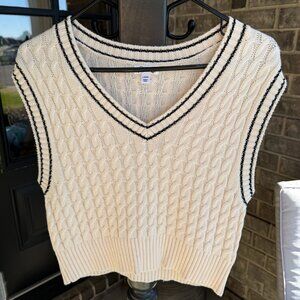 Women's Large Cream and Black Sweater Vest